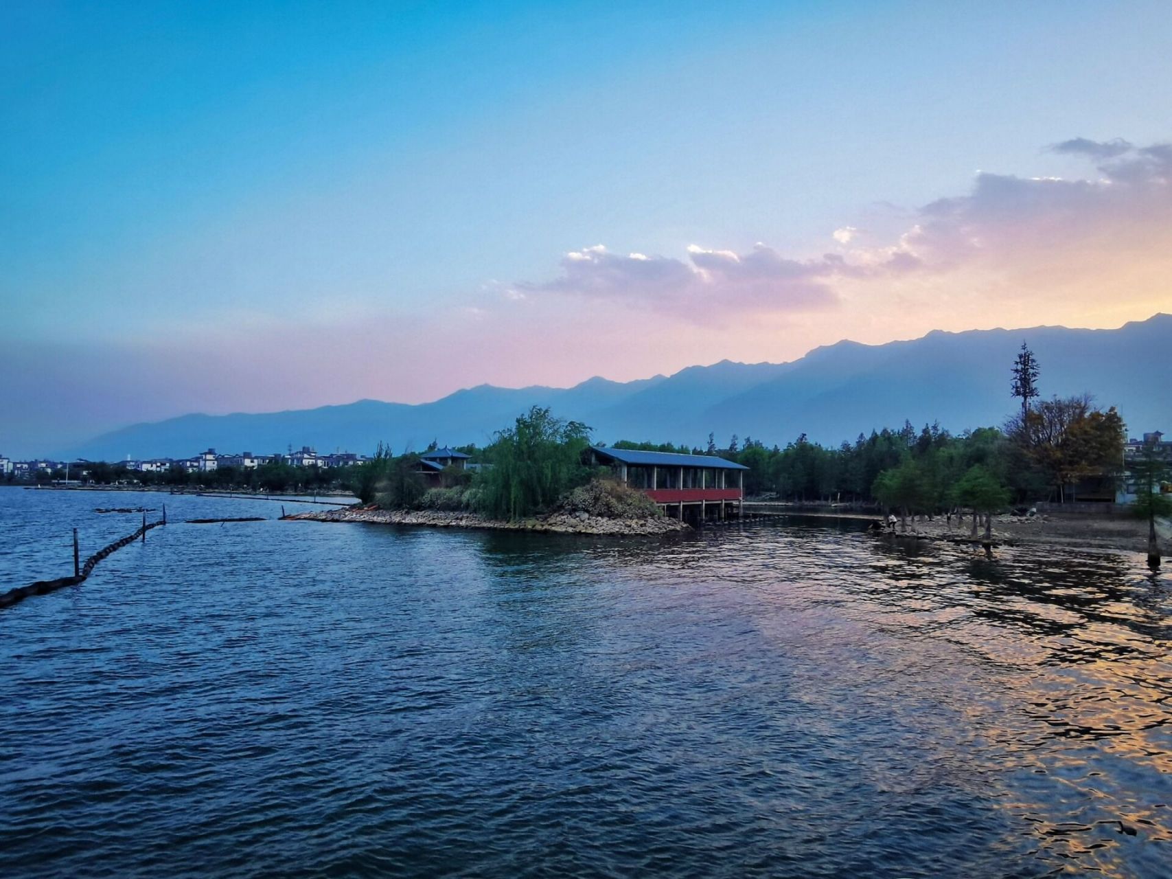 大理苍山洱海风景照合集 码头看日落和路过随手一拍的景色