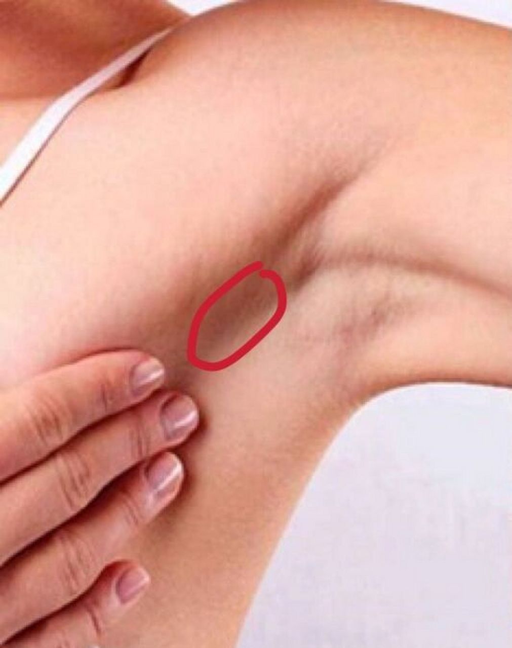 腋下摸到淋巴结(后续p2已出,是正常哒) 10月初开始摸到右侧腋窝靠近