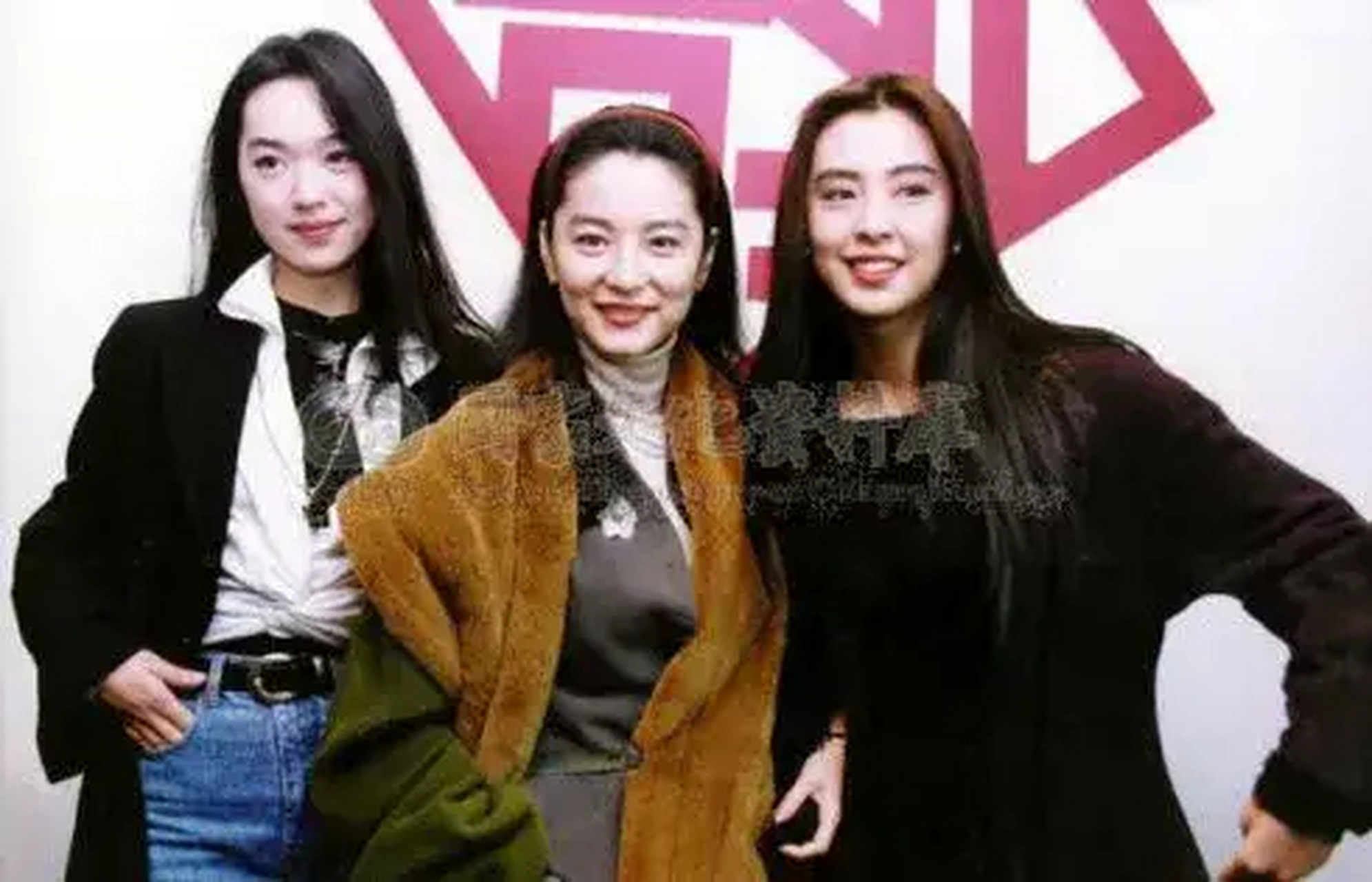 《东方不败之风云再起》上映,主演林青霞,王祖贤与王静莹