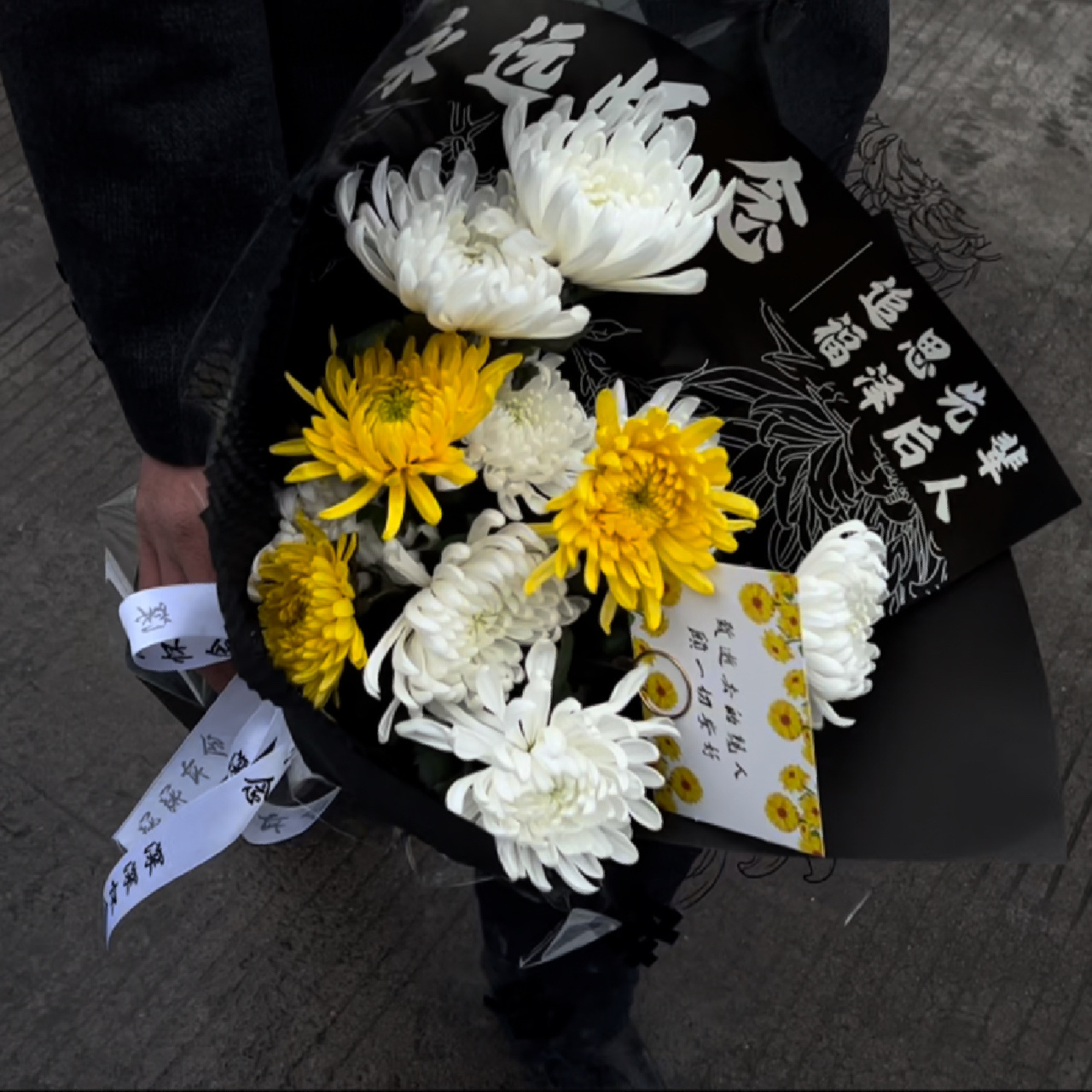 清明节扫墓花束|永远怀念|一束鲜花祭故人 思念莫让烟尘扰,一束鲜花祭