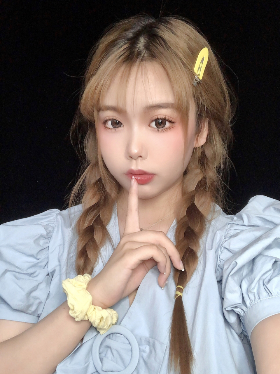 今天画了一个可可爱爱瓷娃娃妆!