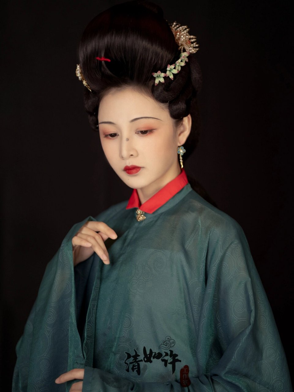 汉服妆造课|明代晚期牡丹头 古代妇女发式之一.