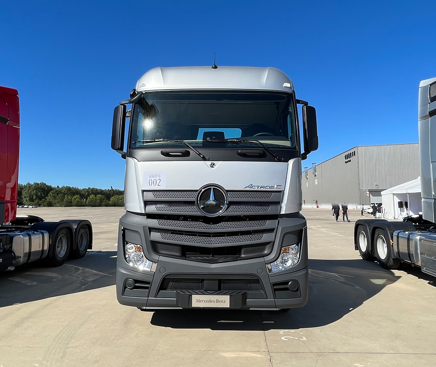 奔驰国产重卡——阿克托斯于北京·福田戴姆勒汽车工厂正式下线,售价
