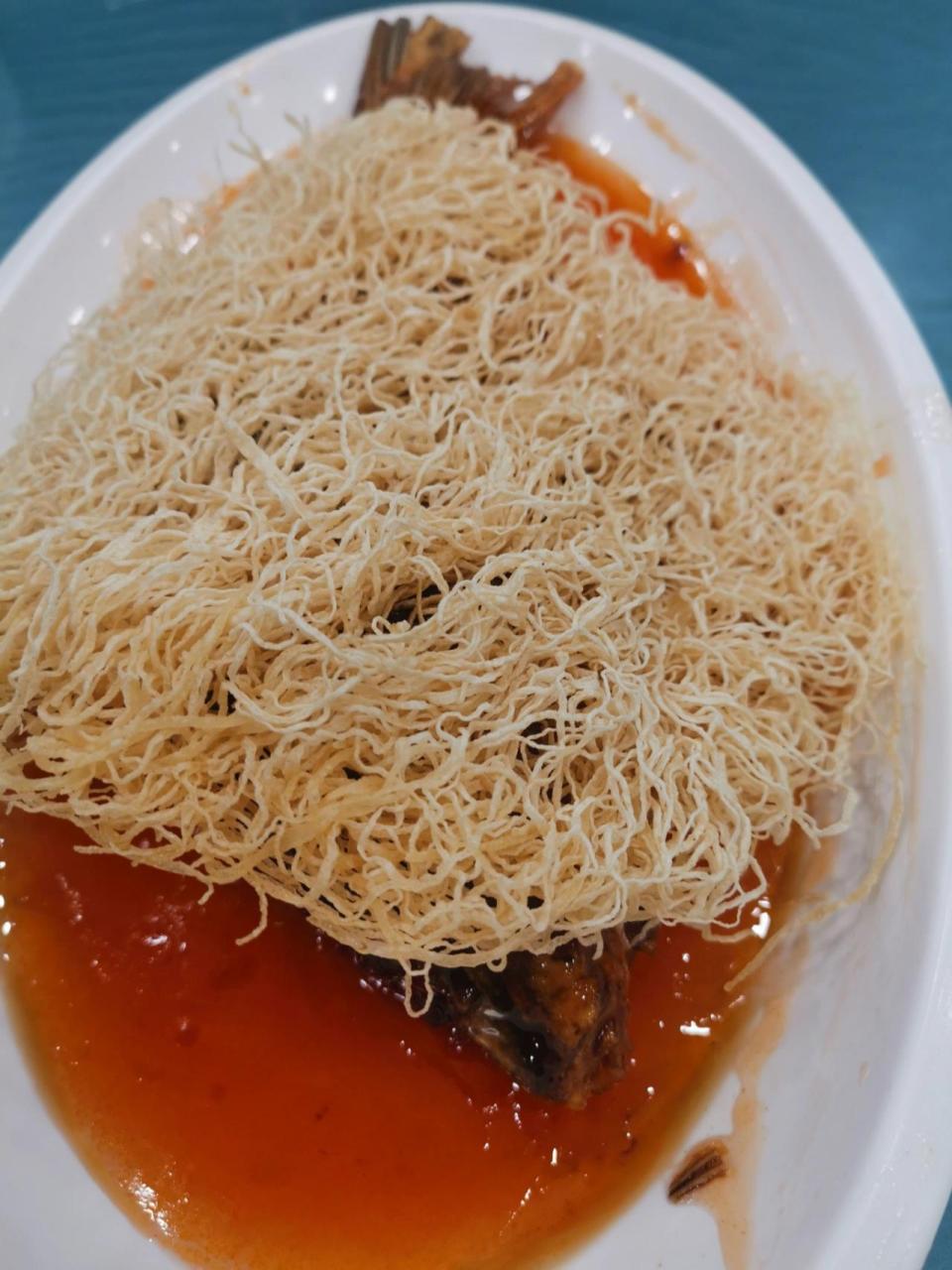 开封名菜一一鲤鱼焙面 开封名菜一一鲤鱼焙面