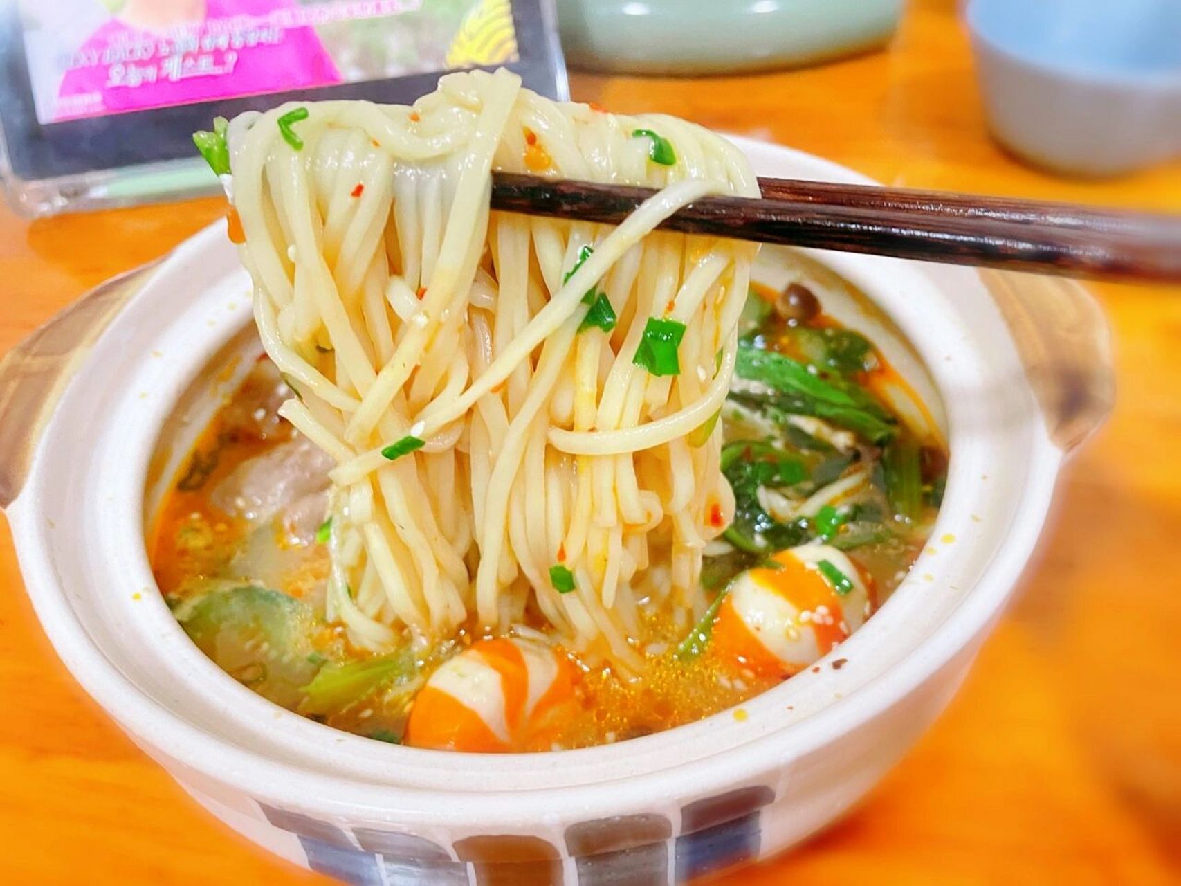 砂锅面(内附简单做法) 最近开始降温了,终于可以发挥砂锅的作用啦.