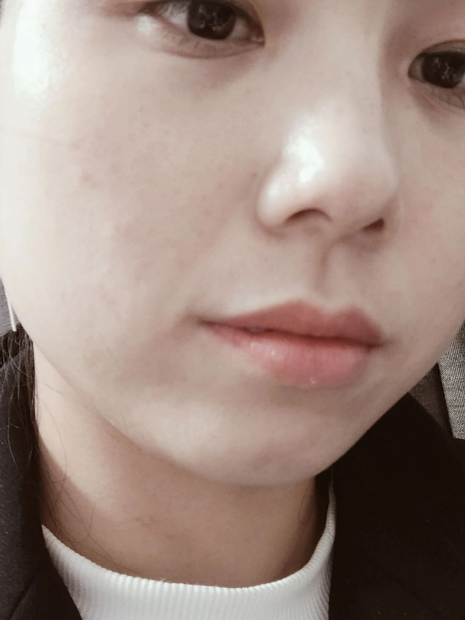 用黄豆粒大小,干脸全脸拍涂.质地稀薄.