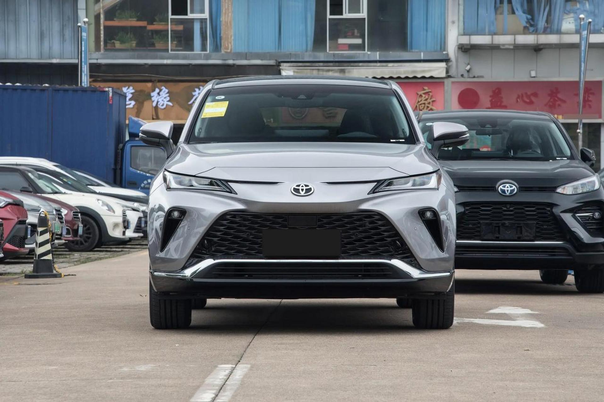 2024款丰田威飒正式上市,丰田威飒定位中型suv,提供2