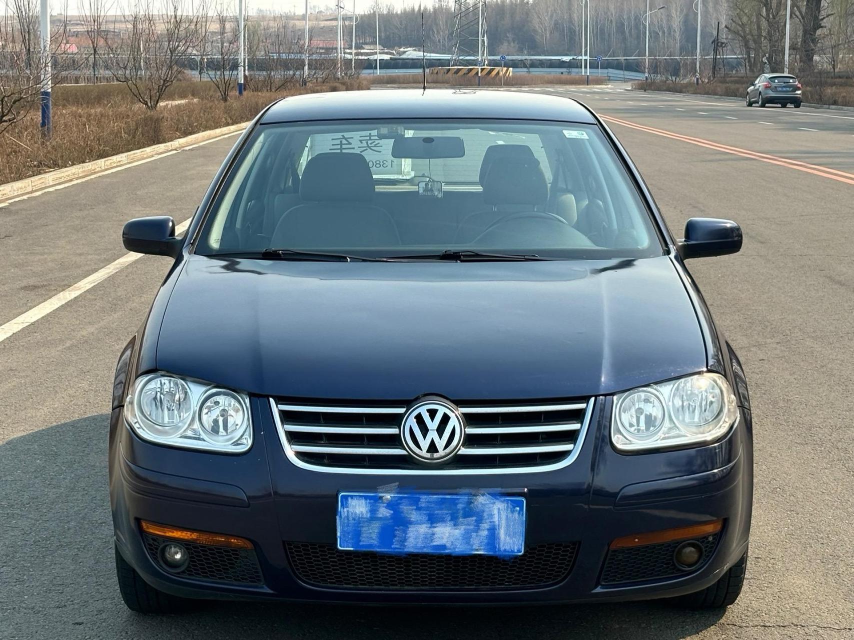 出售是07年宝来hs,宝来两厢限量版,全国销量2000台,手动天窗,1.