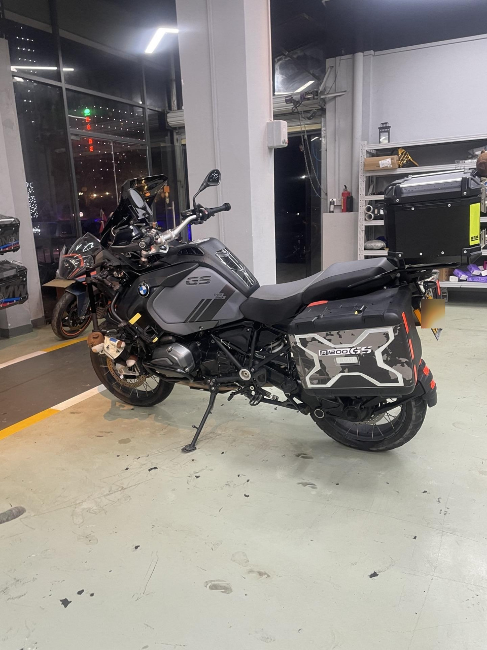 拿下16年11月宝马r1200gsadv.