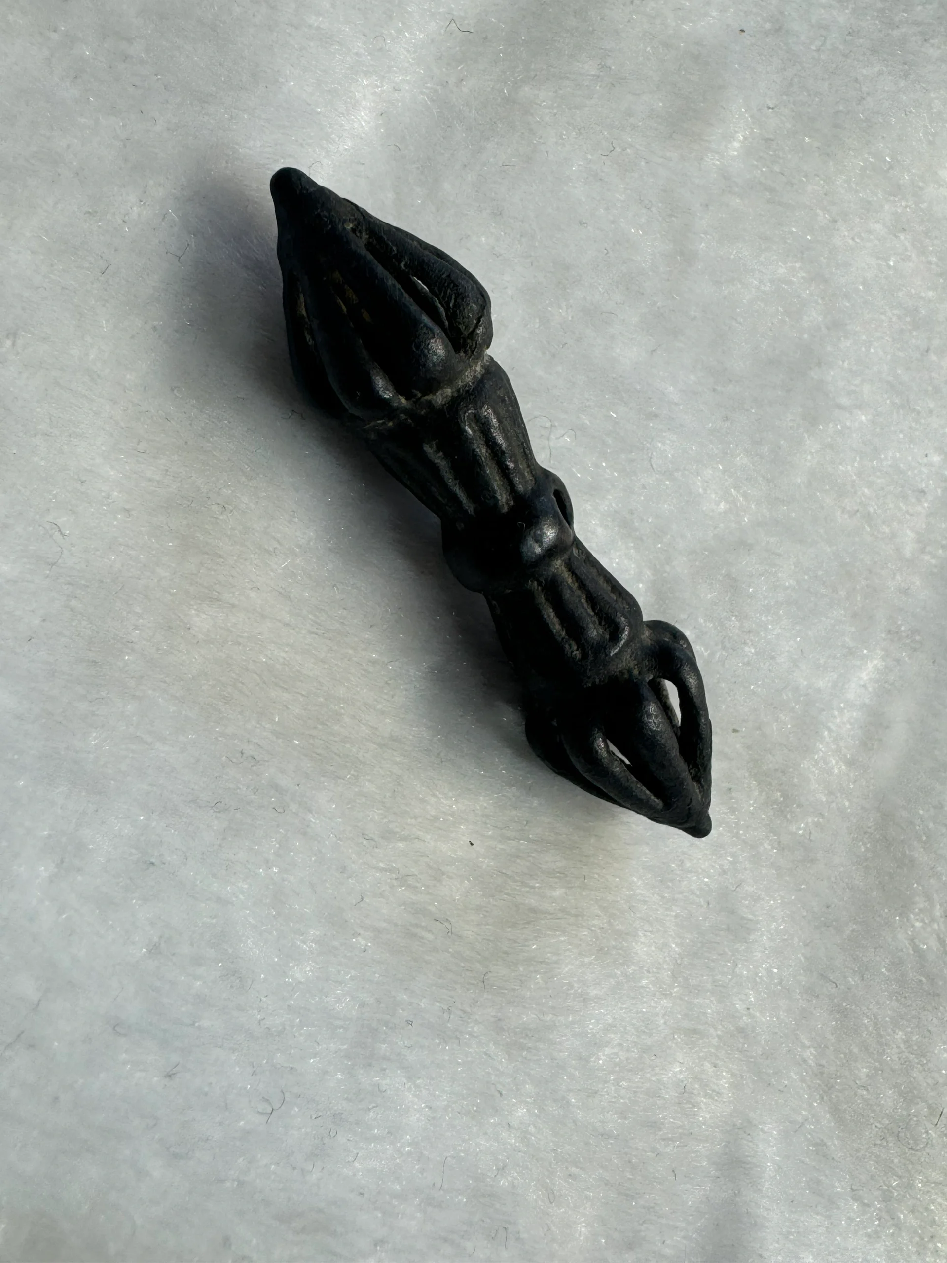 天铁是什么: 天铁是陨石种类之一  一般指镍铁陨石 是铁质陨石的一种