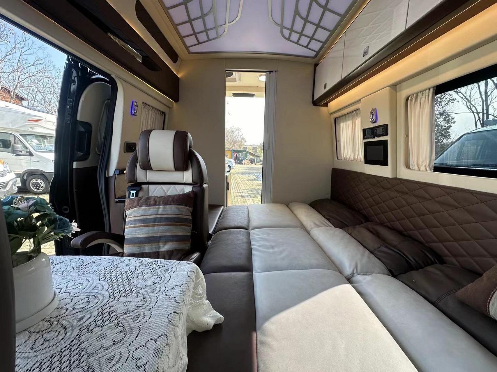 福特总裁版 b型房车 后置厨卫 个人一手 基本全新 骨折价  具体信息如