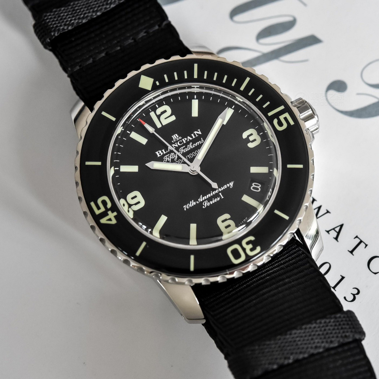 1953 年,世界上第一枚现代机械潜水腕表宝珀 blancpain fifty fathoms