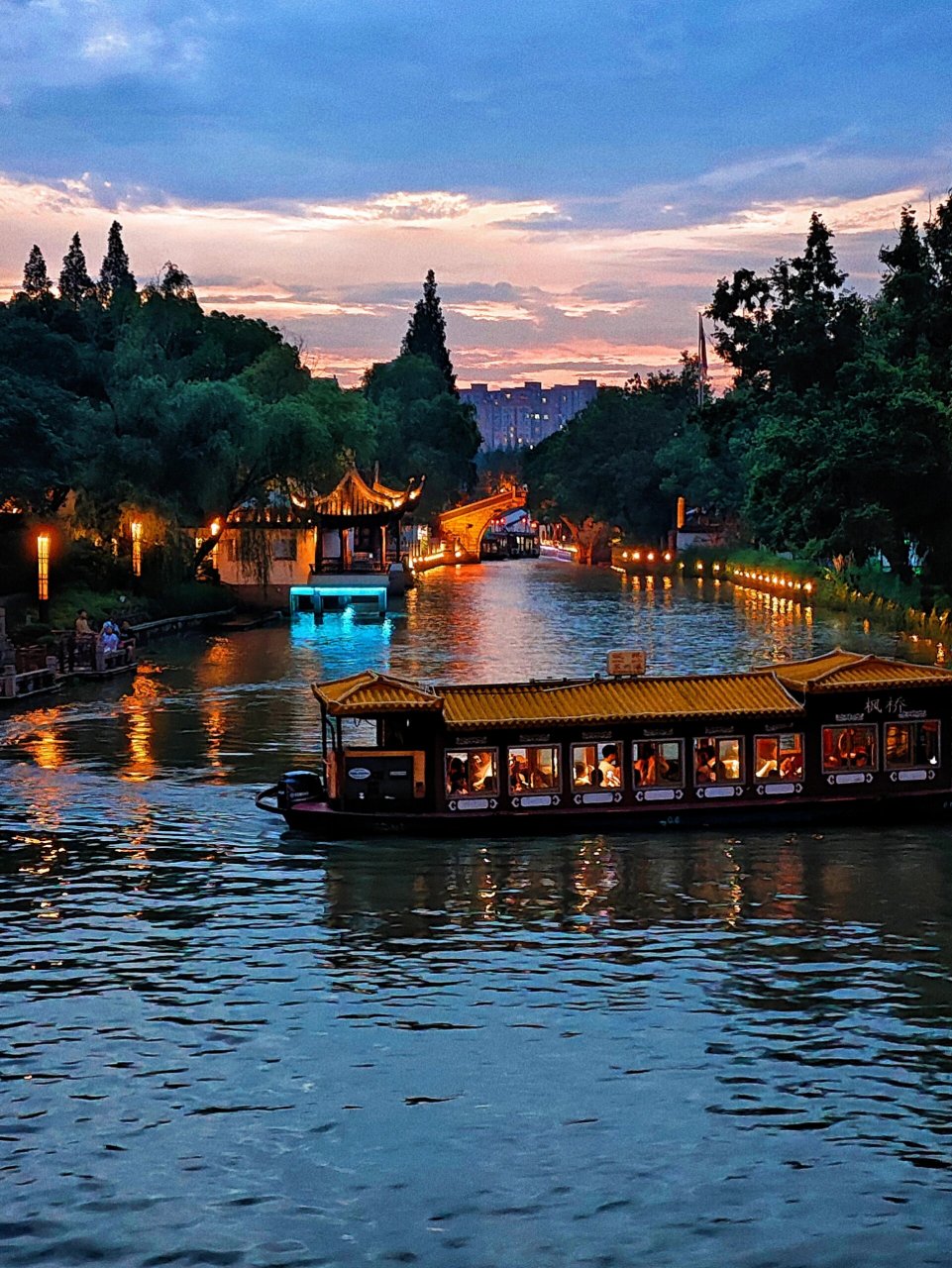 96白天晚上都适合逛一逛,(除了寒山寺)枫桥这外围的一圈都是免费