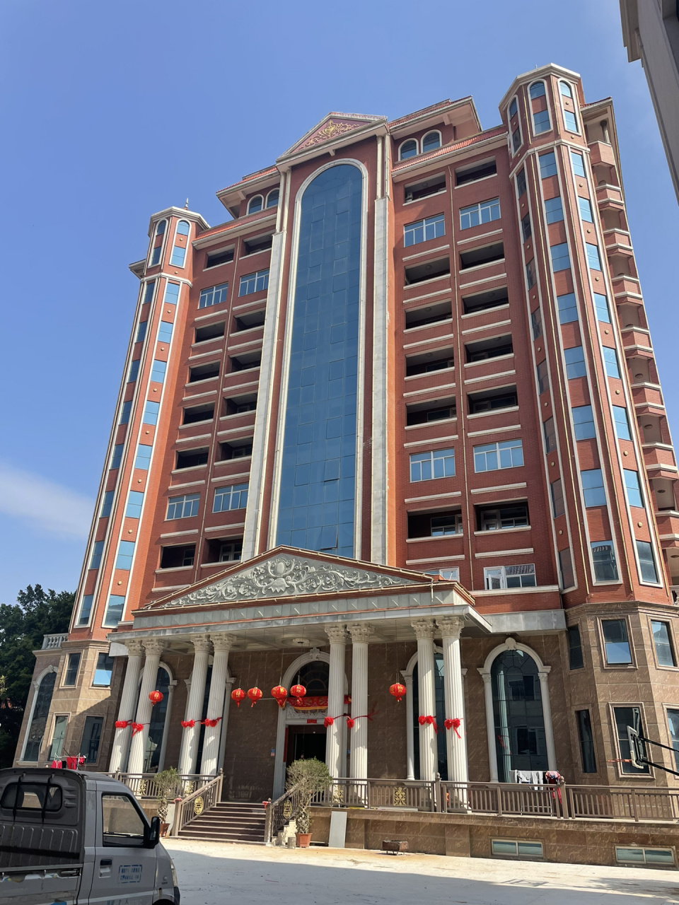 莆田特产——壕宅自建房 避开人流,来到莆田的乡镇,随处可见的豪宅自