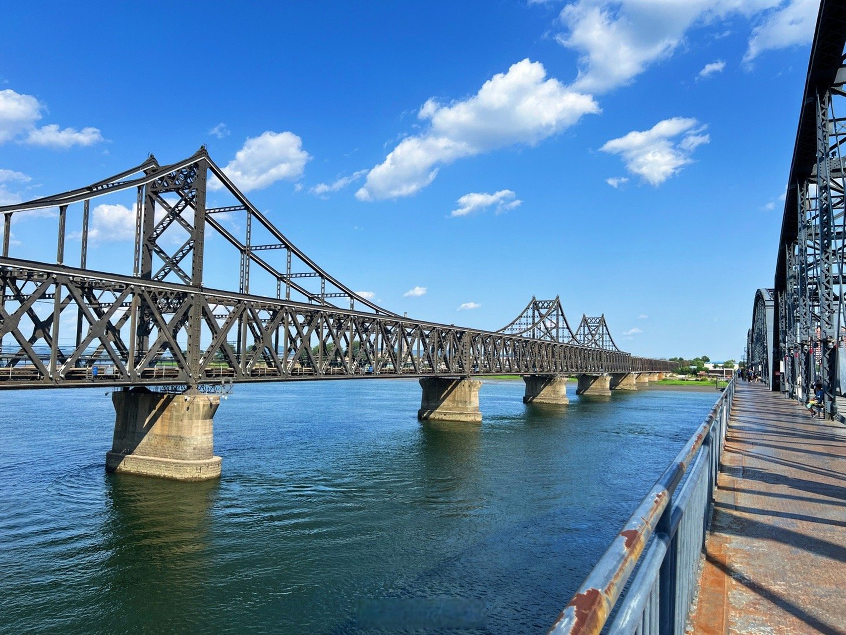 网红打卡地辽宁杠杠滴##跨越山海悦见丹东# 鸭绿江断桥位于中国辽宁