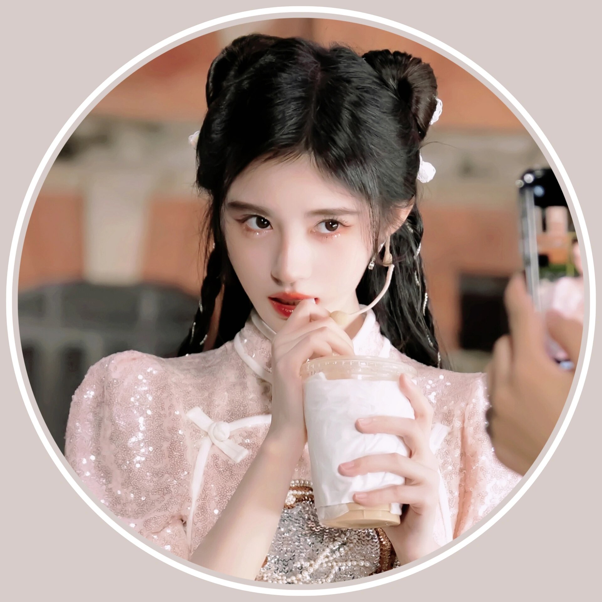 鞠婧祎圆框头像