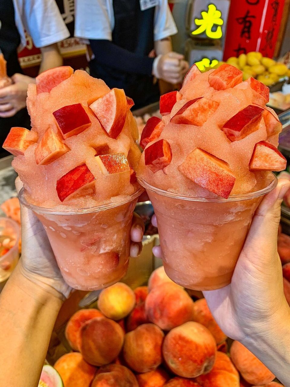 然后就是立马炒起来的一个动作, 目前有水蜜桃,榴莲,芭乐,芒果四种!