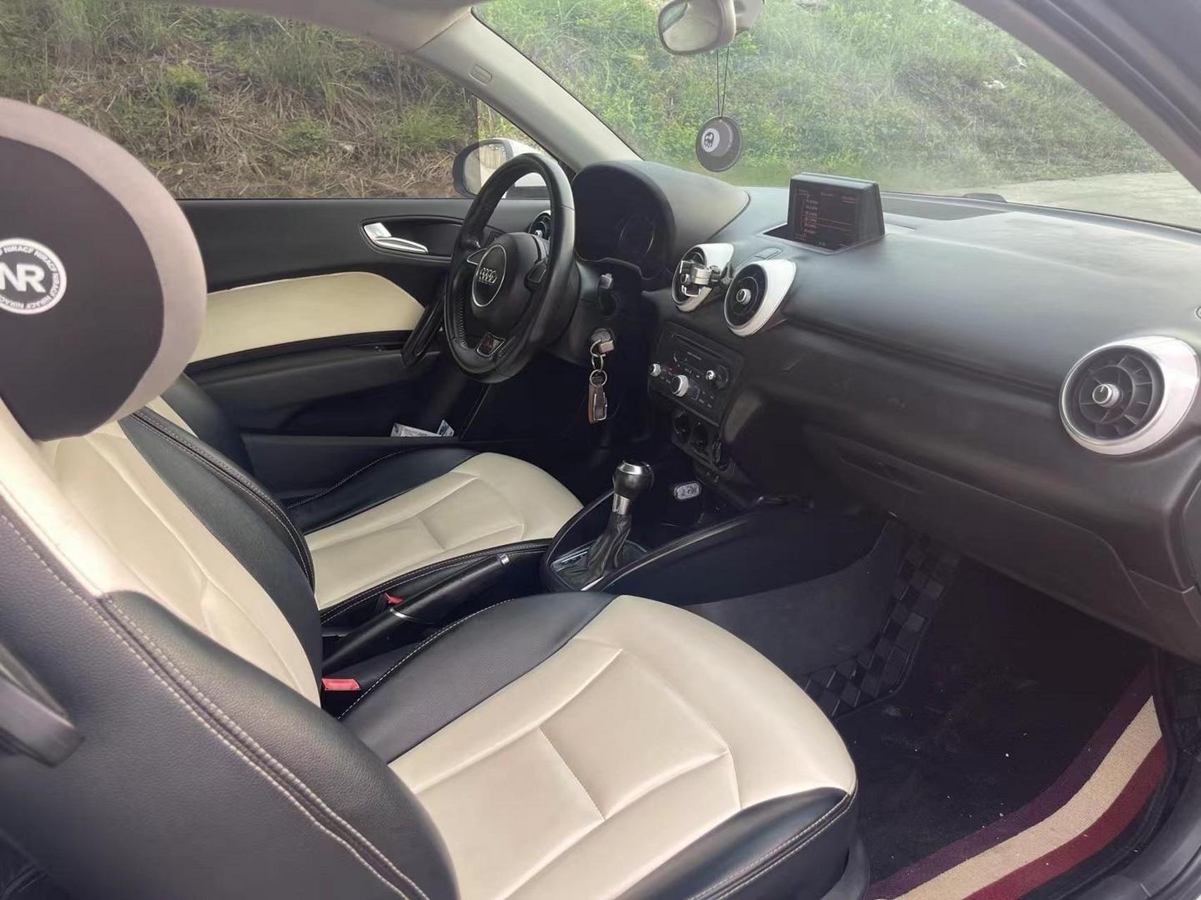 到店12年奥迪a1两门四座,1.4t,价格便宜4.xx万