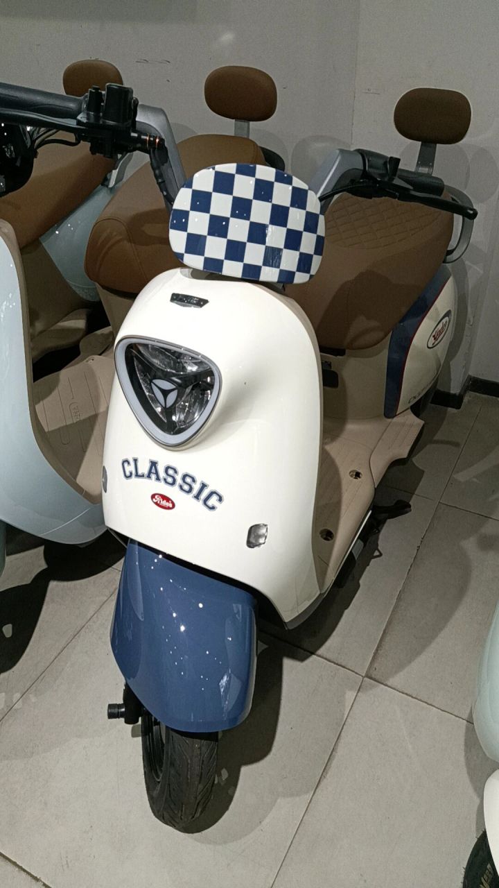 雅迪电动车dg7 冠能dg7,石墨烯电池,颜值高