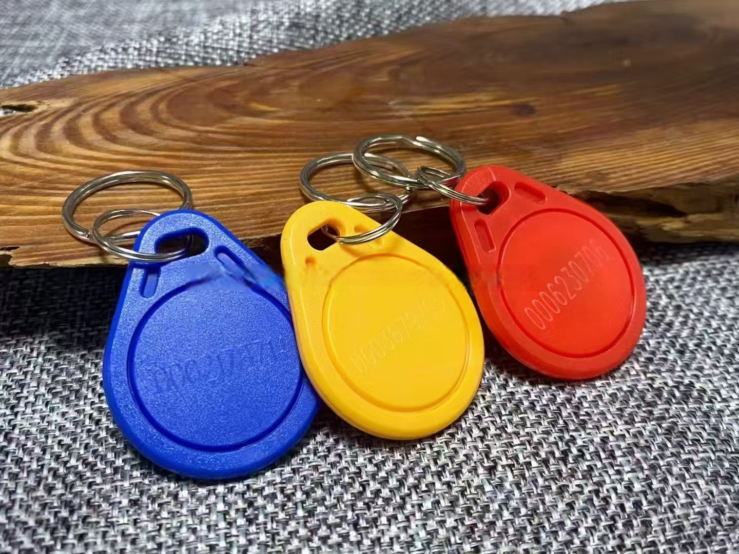 门禁卡,电梯卡,梯控卡,消费卡,考勤卡的常见样式如下: 门禁卡 门禁卡