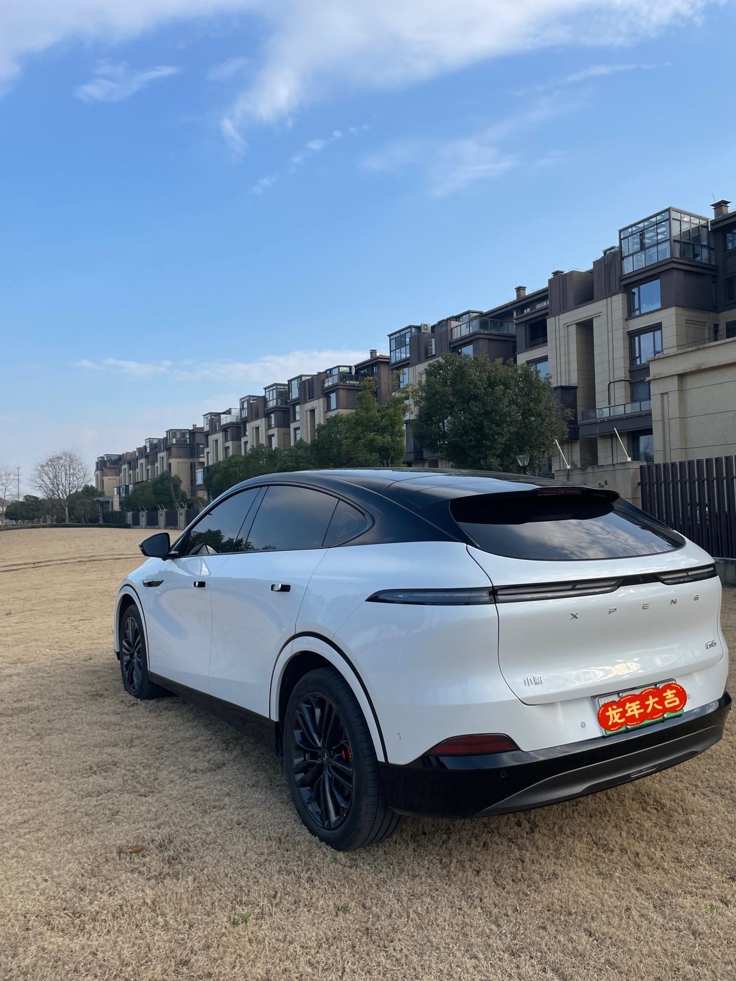 小鹏g6悬浮顶 轮毂熏黑 卡钳改色