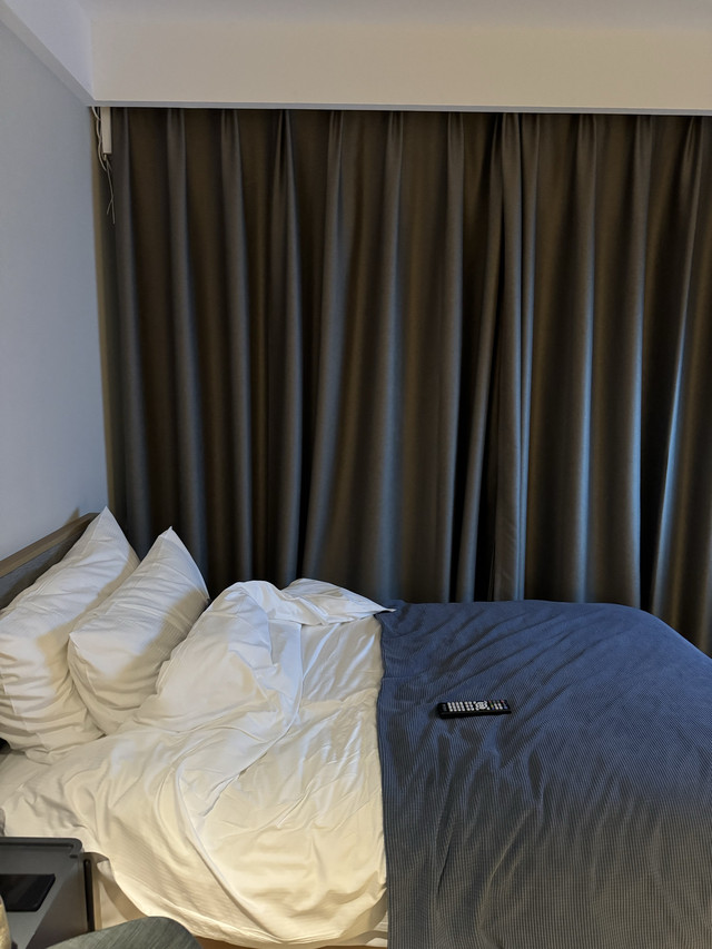 订的房间是套房,2个房间各一张床.先生说|_安玥酒店