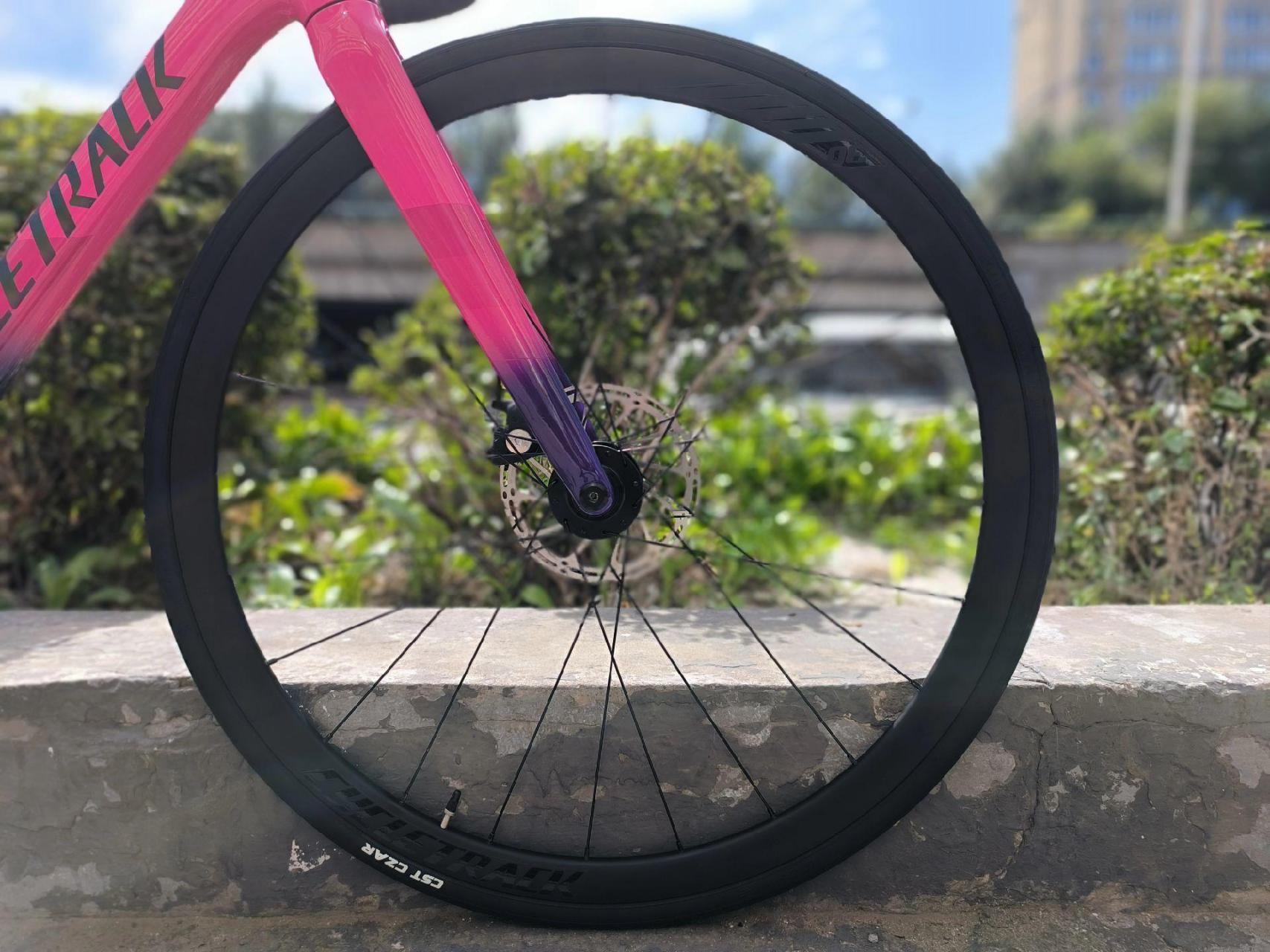 禧玛诺r3000变速套件,内走线车身设计,干净整洁,配上优良的做工与绚丽