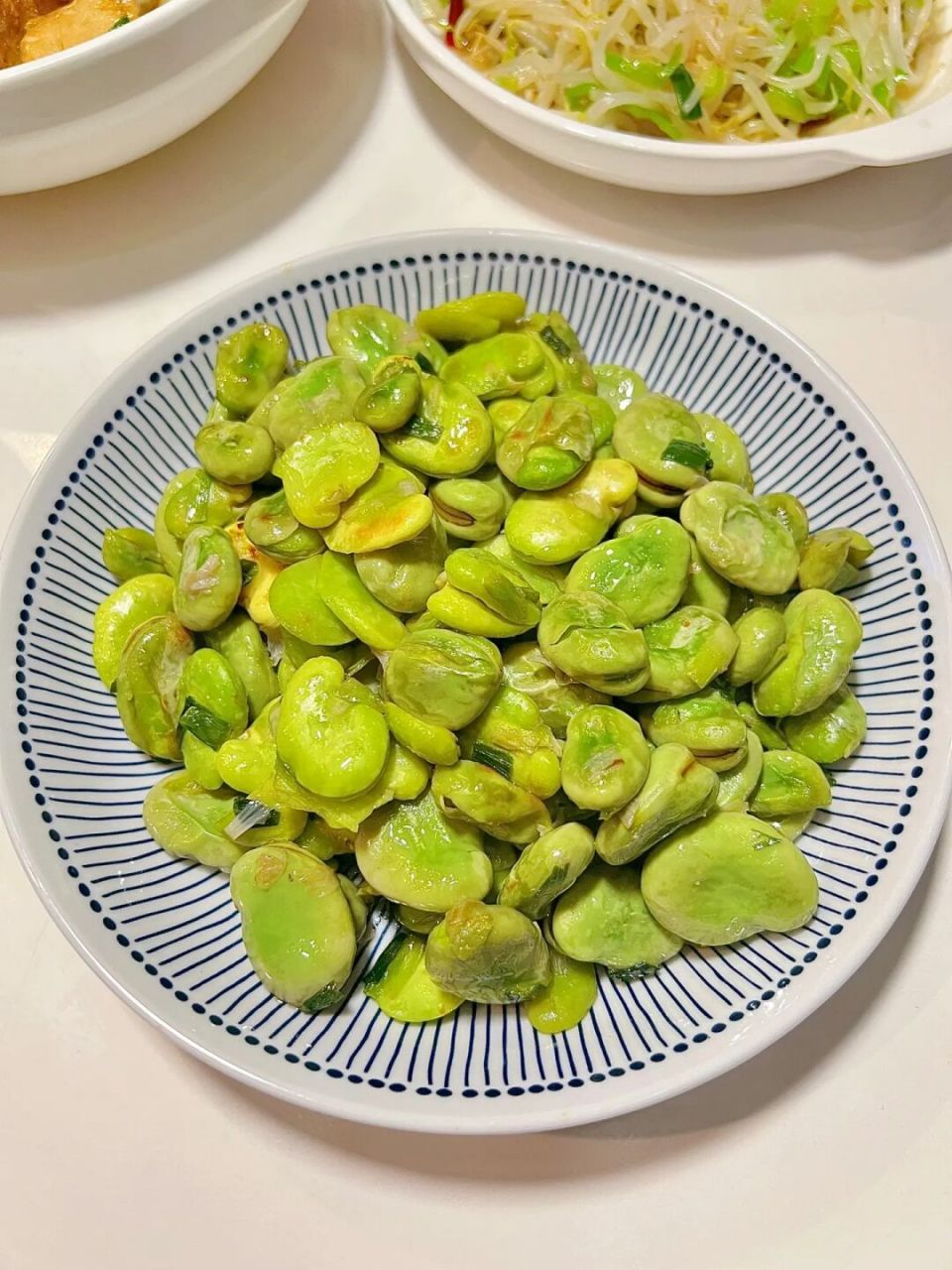 今日菜单: 鱼头炖豆腐 葱香蚕豆 青椒绿豆芽 	 95鱼头炖豆腐 115