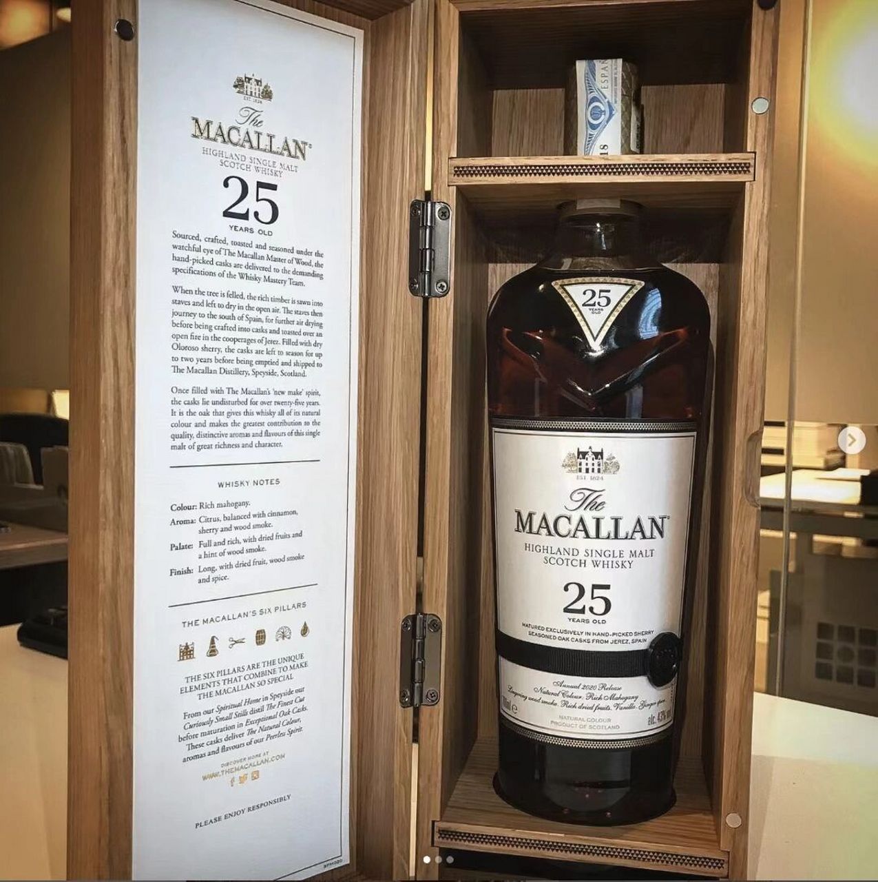 卡伦威士忌时说到:"所有麦芽威士忌都是以the macallan作为评审标准的