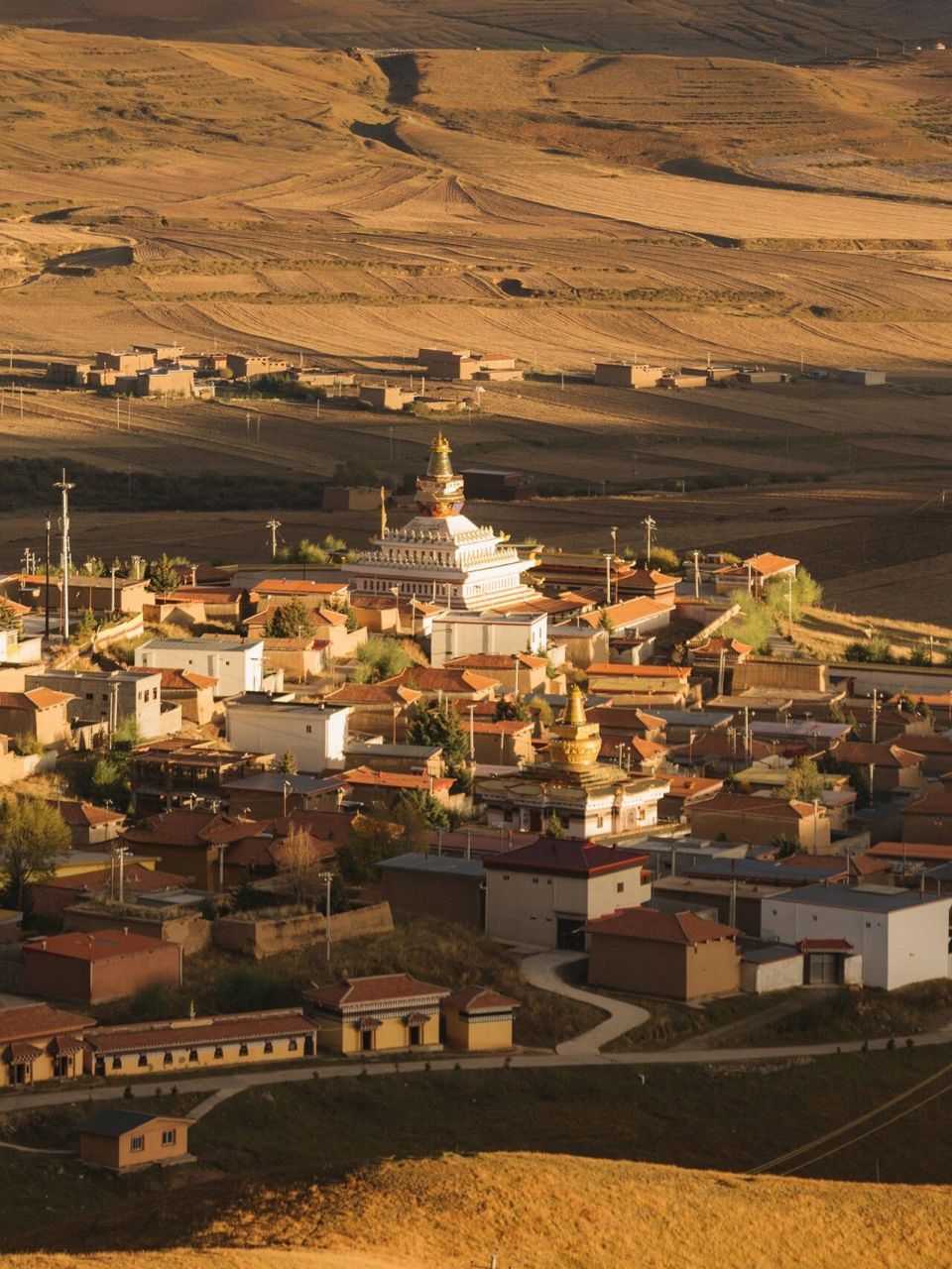 阿坝县小众景点-金色寺庙 阿坝县郎依寺其实真的漂亮,特别日出日落时