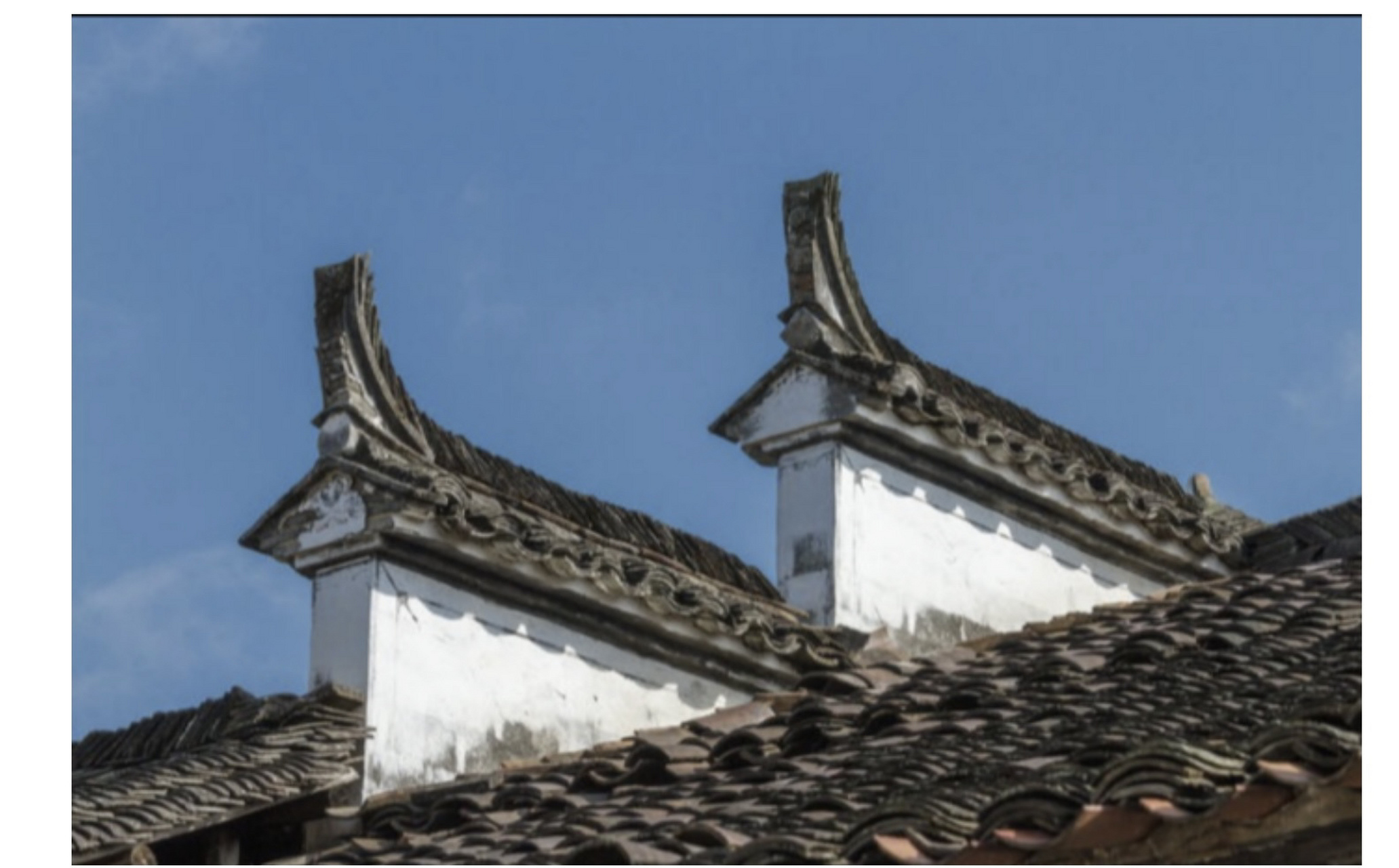 鹊尾式马头墙建筑结构,把握住弧体方体结构.2.