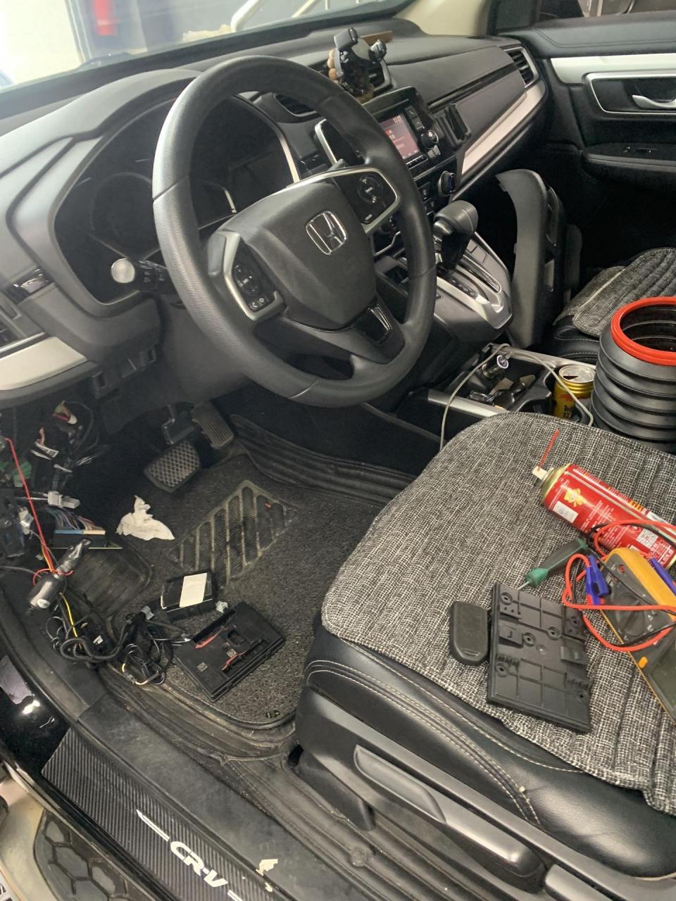 本田crv 冠道锁车转向灯闪烁通病,不用更换总成,维修车身bcm电脑,搞定