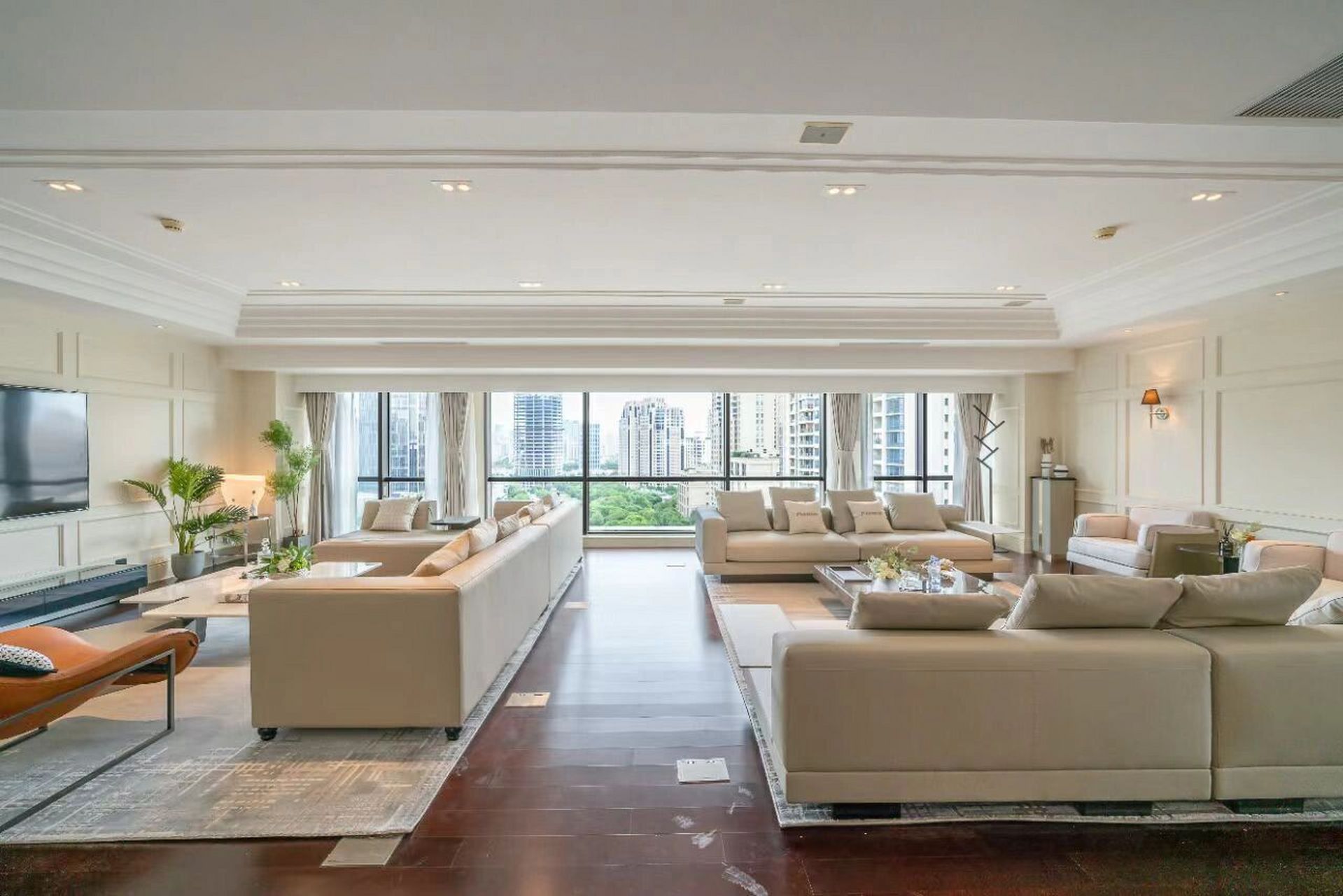 华府天地… 双客厅 全新装修 18米超大面宽