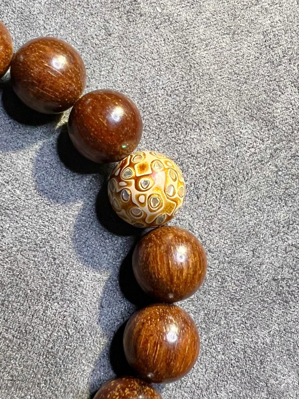 78今天给大家分享一款我最近的心头好——贡木手串!