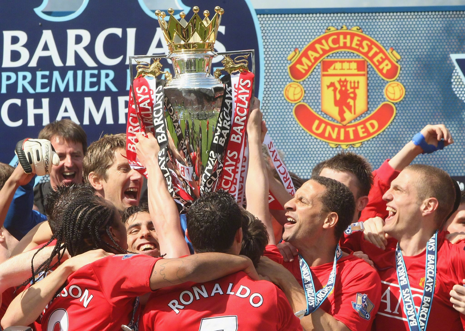 包含英超积分榜：阿森纳甩开曼城6分BIG6除枪手均斩获平局的词条