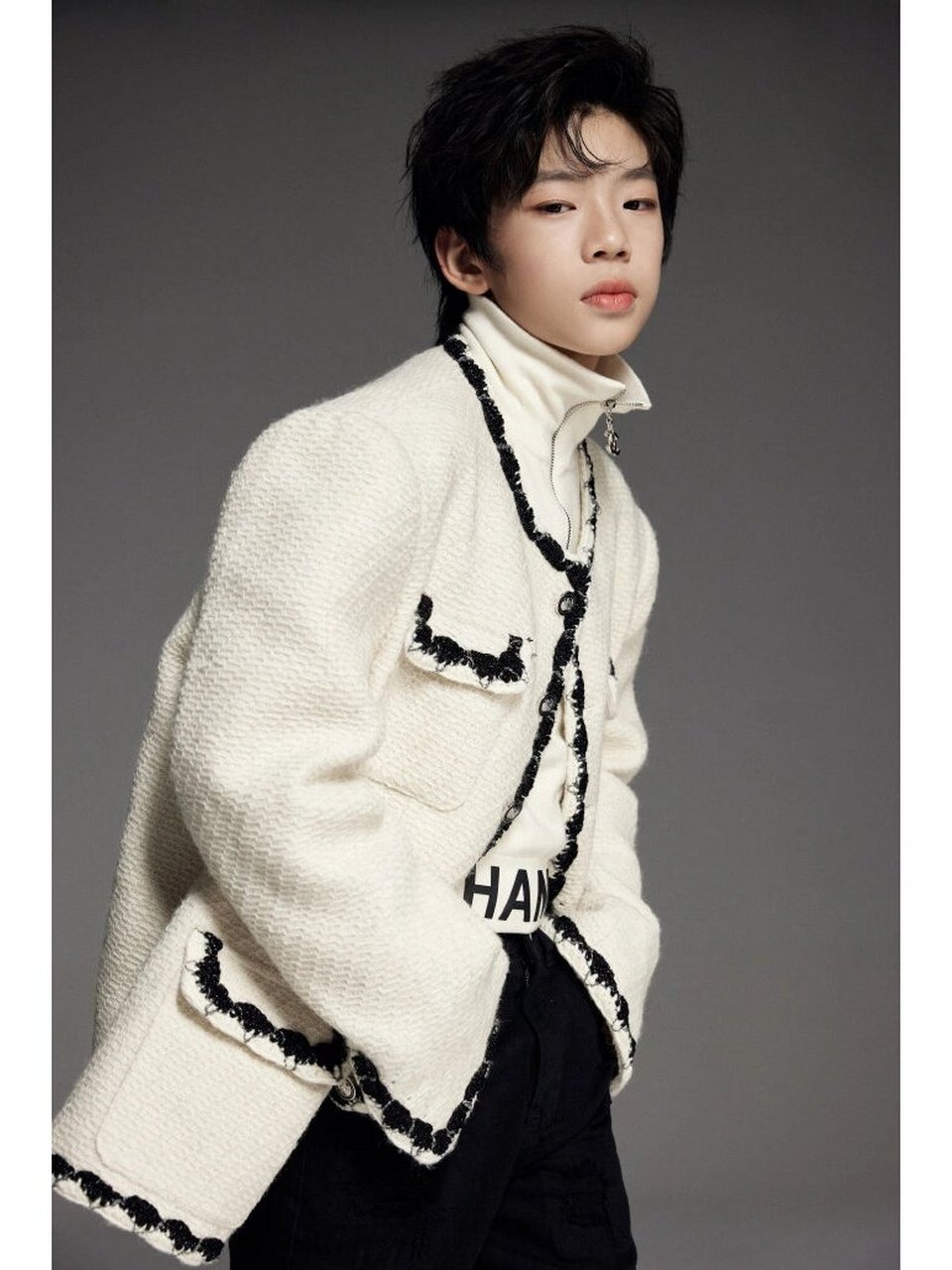 今天是程程的生日 让我们祝他生日快乐! 一起来看张轶程帅照吧