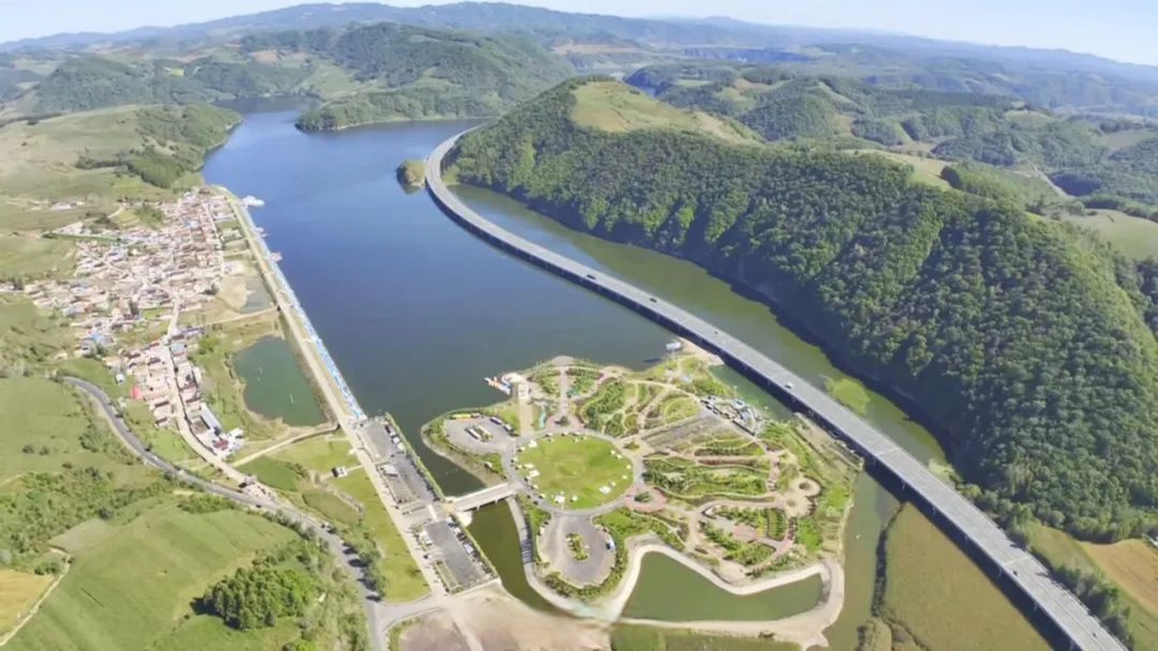 松花江上游似仙境##醉美吉乡# 松花江靖宇段,江