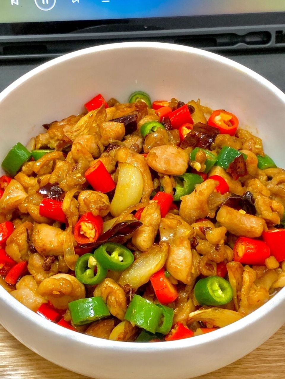 91【双椒鸡丁】 95上次脆皮鸡剩的两个鸡腿,简单又好吃的做法,用