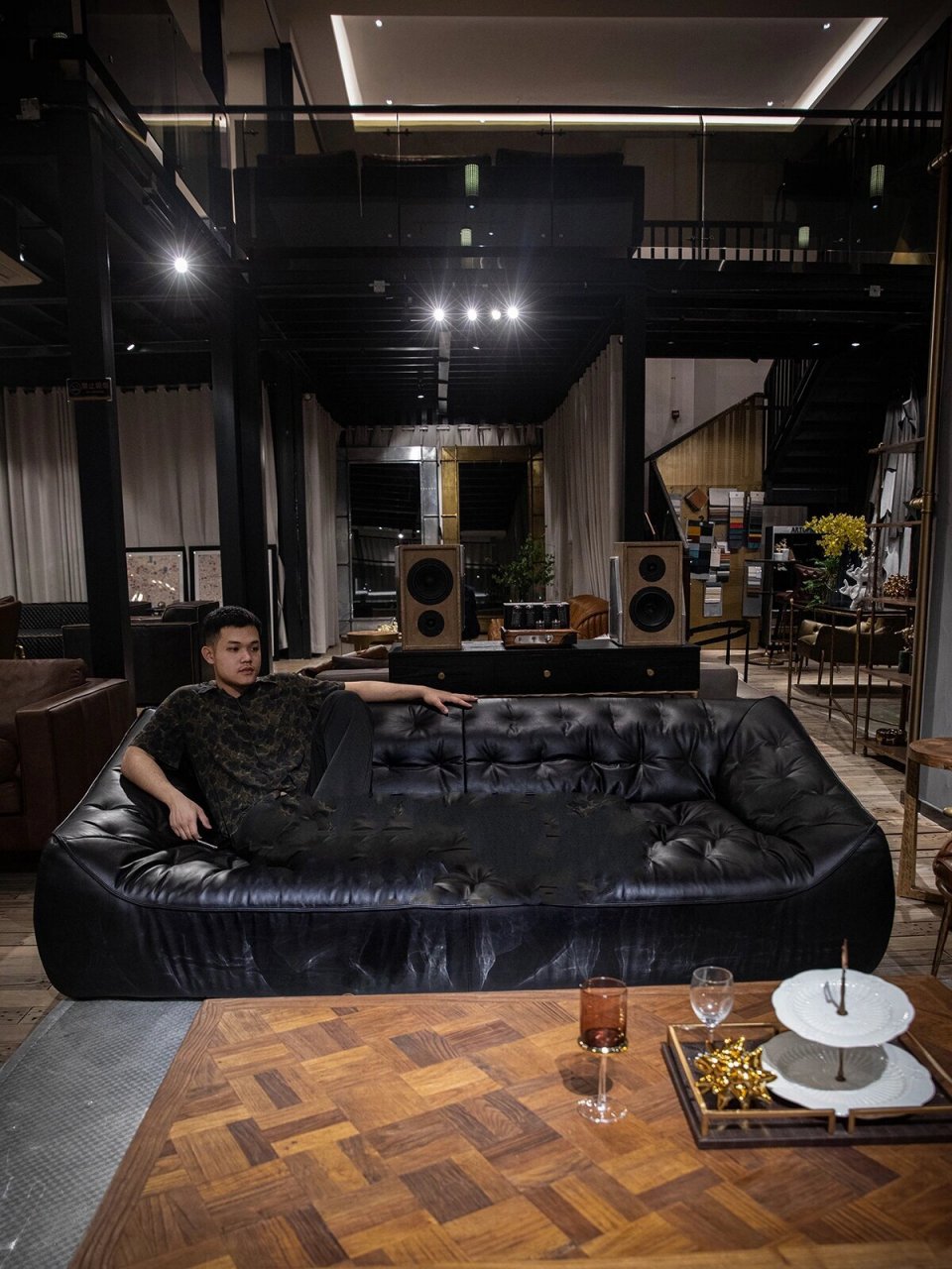 7315该怎么搭配71 这款黑色的"豆袋沙发" 让客厅瞬间换了一种