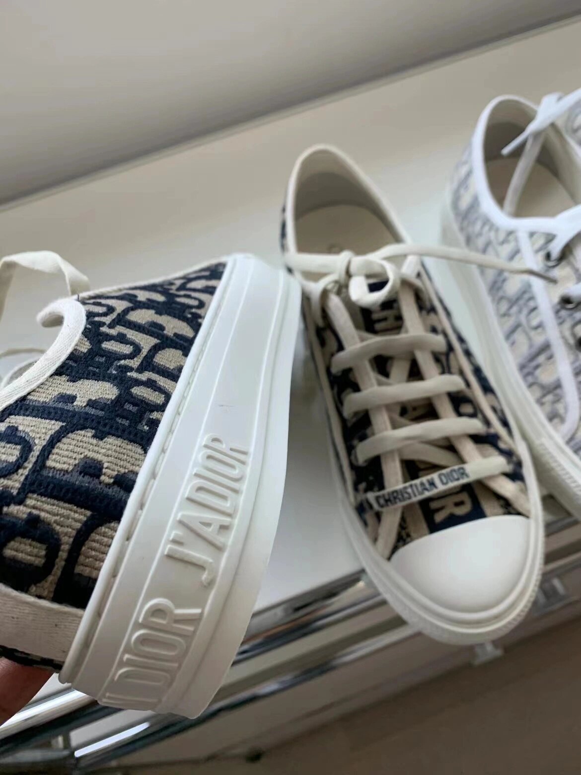 dior老花帆布鞋 dior经典老花帆布鞋绝对是经典中的经典 灰色和深色都
