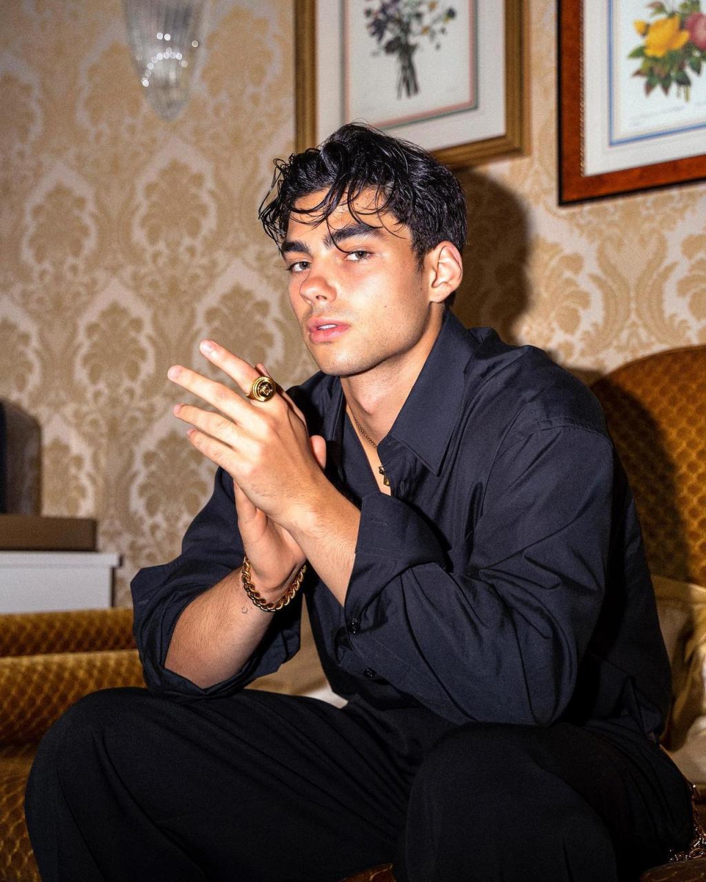 德国当红小鲜肉23岁的德国男星 jacob rott(雅各布·罗特)为范思哲