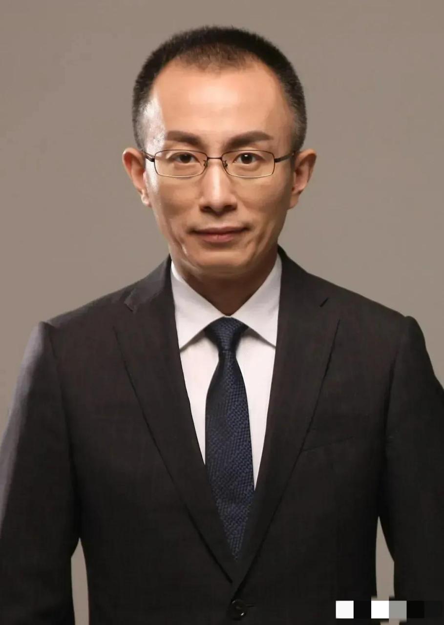 杨禹的理论水平绝对是非常高的,与之匹配的更是令人惊叹的表达能力.