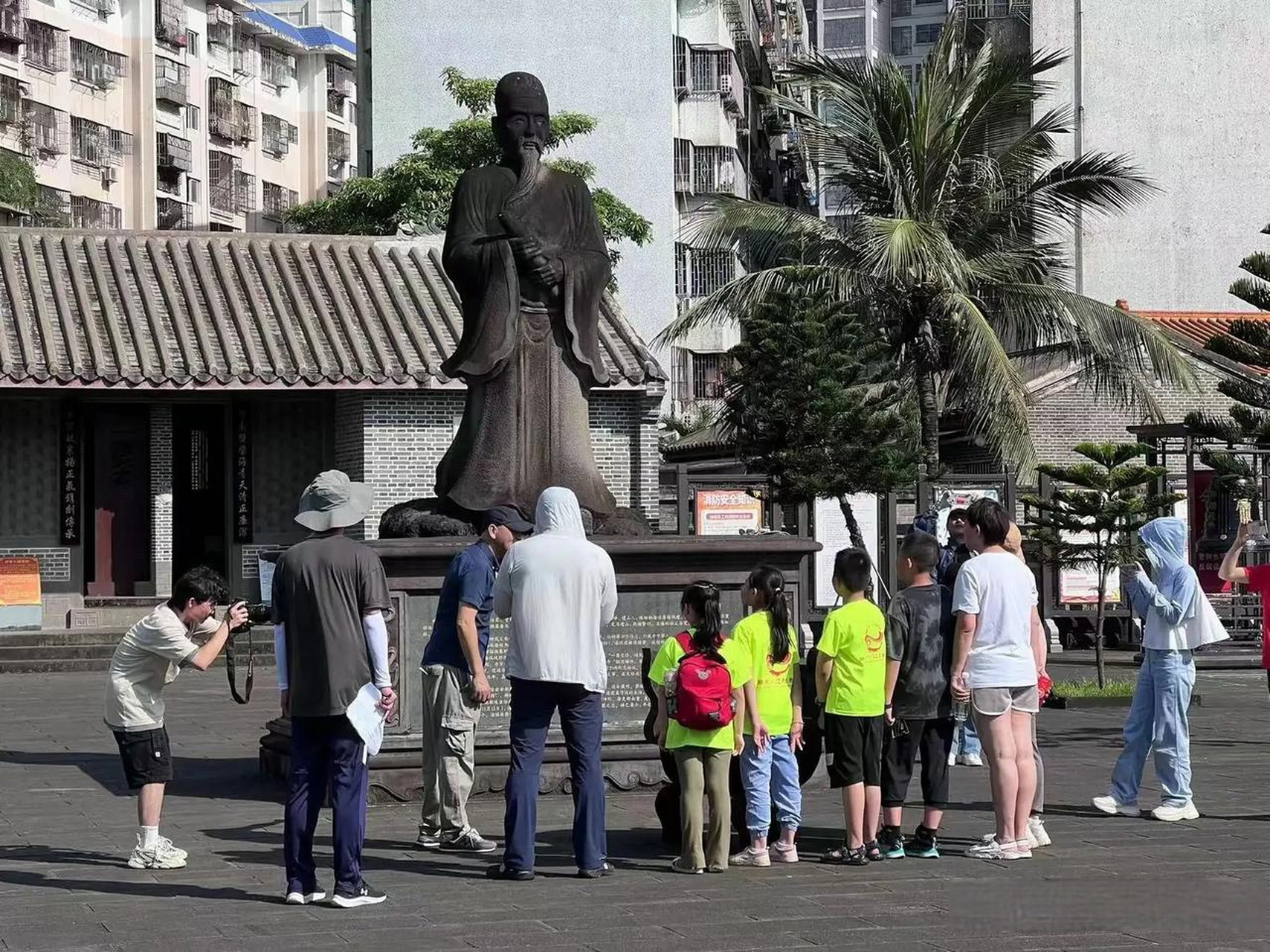 刚峰看东方 在六一儿童节 前夕,我在海瑞故居,为海口的小朋友们讲述