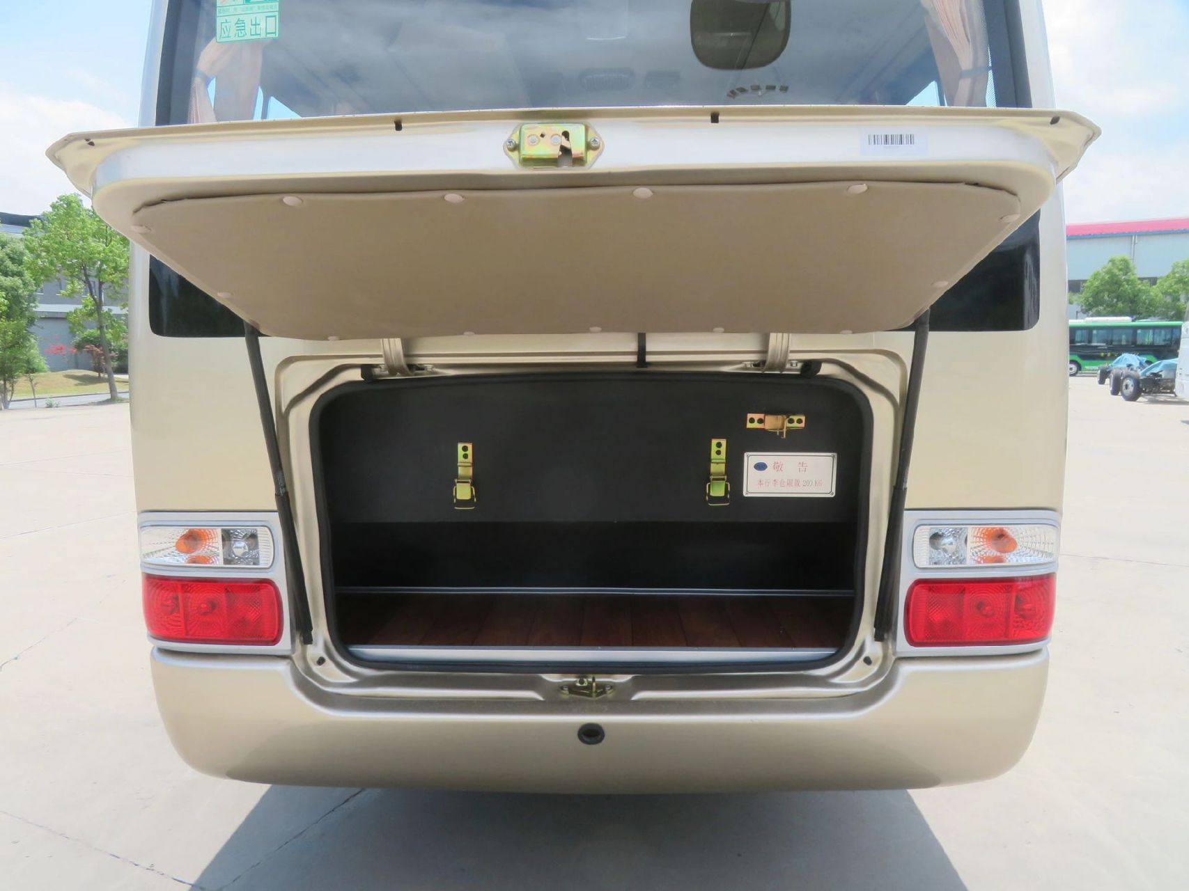 安凯仿考斯特车型可做6米和7米两款长度(此款为7米22 1座)