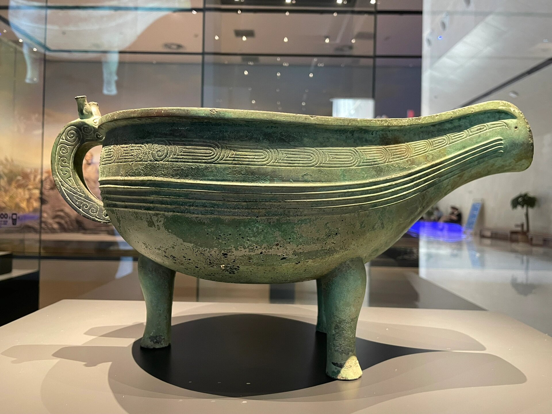 蟠虺纹兽流铜匜