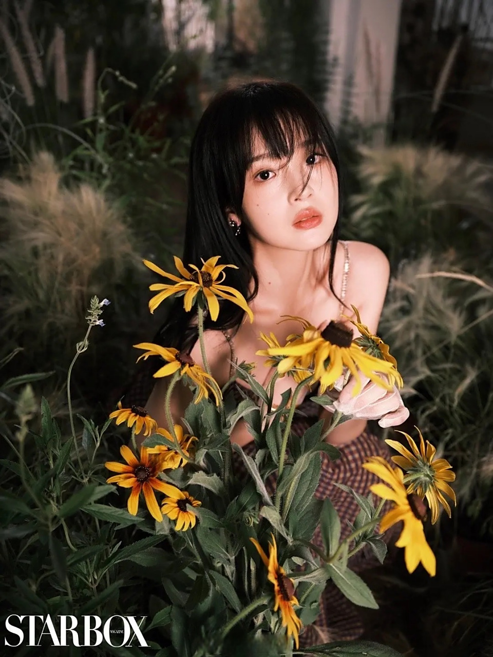 张淼怡真的有点没有辨识度,她最新杂志又撞脸唐艺昕.