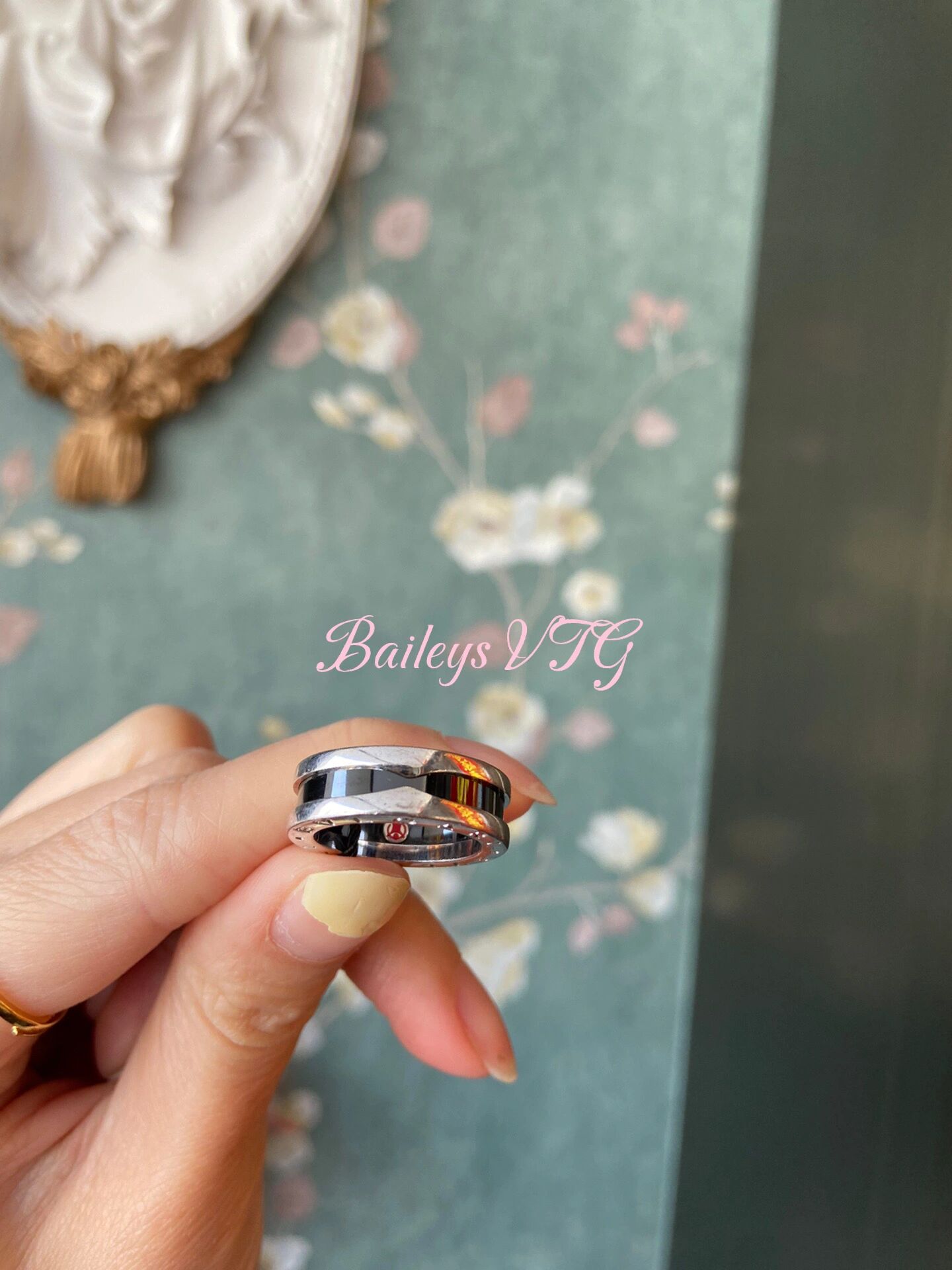 慈善款戒指 bvlgari vintage 	 96宝格丽 b-zero1 慈善款戒指 51码