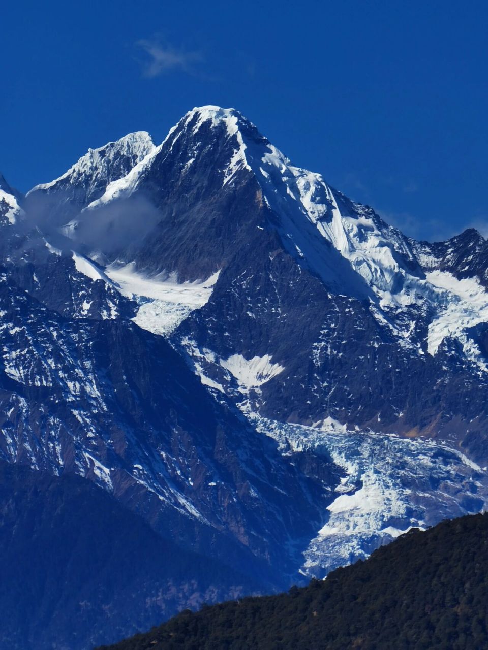 梅里雪山 | 各山峰信息详解  关于梅里雪山,网上有很多资料介绍,也有