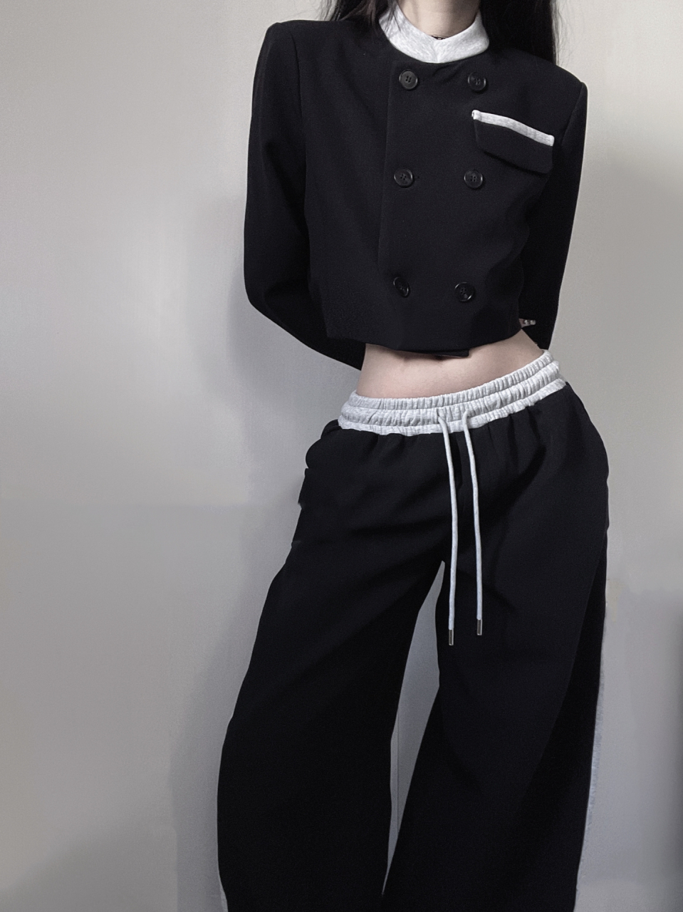 女孩子的雅痞感 痞帅感十足!黑灰配色很有高级感,小立领设计泰帅啦!