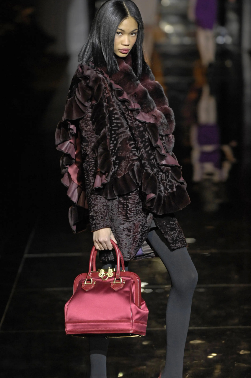 维密超模夏奈尔·伊曼 (chanel iman)   2006年2月,16岁的夏奈尔